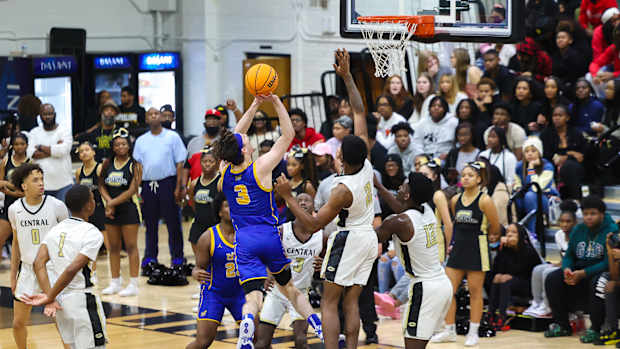 The Little Rock Central Tigers defeated North Little Rock 55-49 on January 3, 2023 in an Arkansas boys basketball Class 6A central conference matchup.